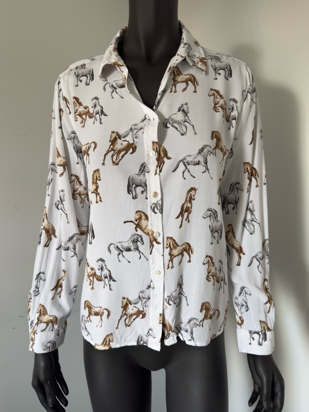 109. Jane + Delancey Horse Print Button-Up Blouse - White Brown & Gray Horses